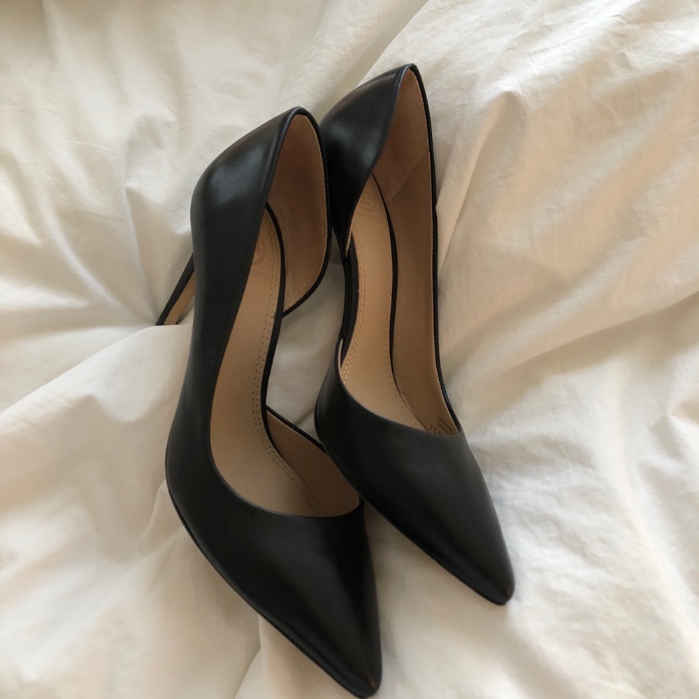 Tory Burch Classic Black D’Orsay Pump